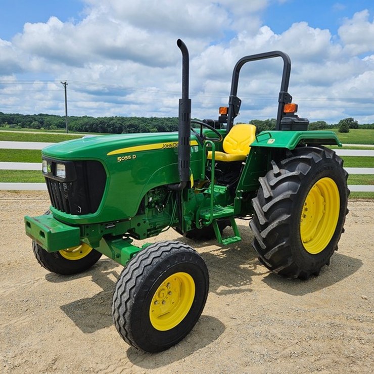 JOHN DEERE 5055D