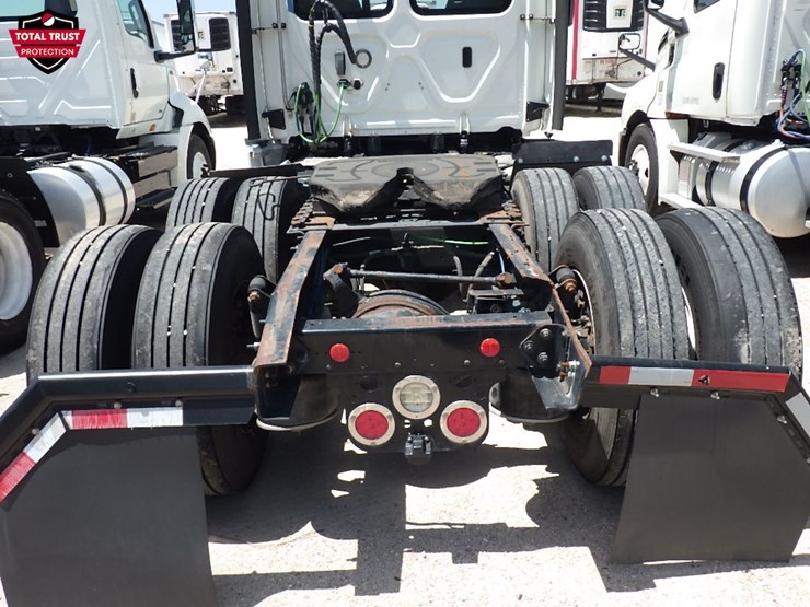 2019-freightliner-cascadia-125-evolution-image-10