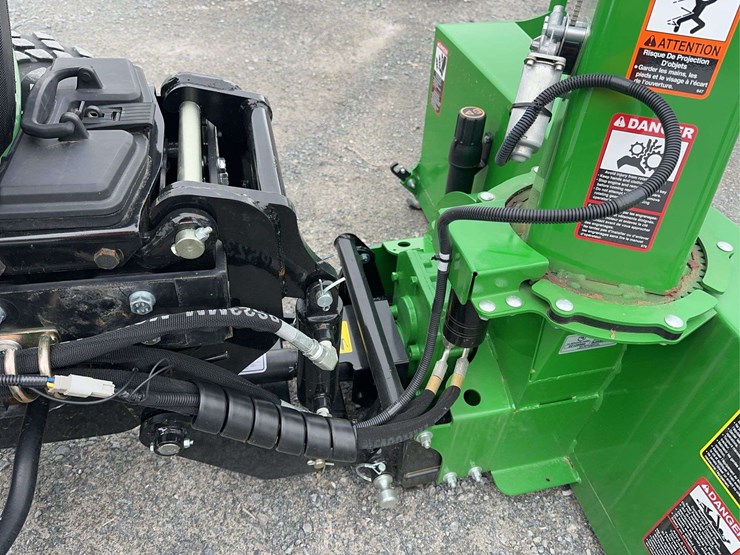 2025-john-deere-2025r-image-13