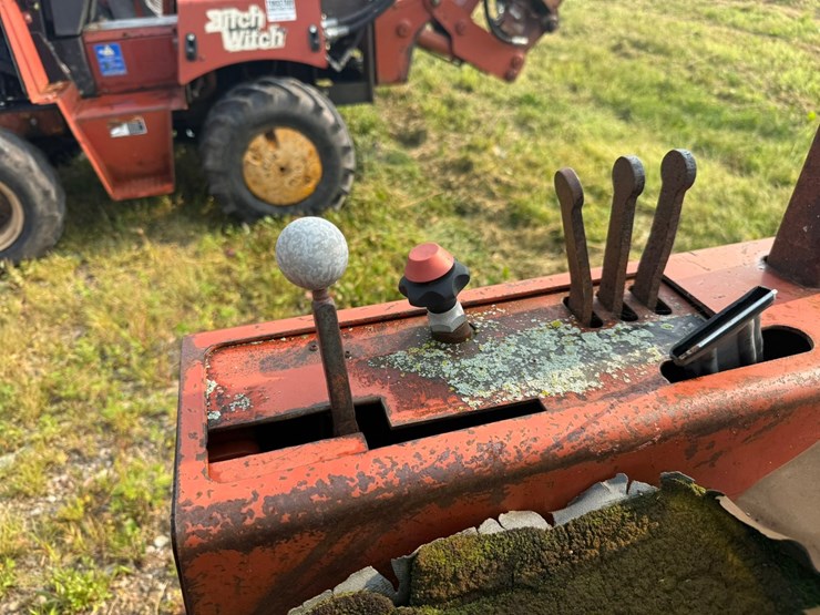 ditch-witch-350sx-image-28