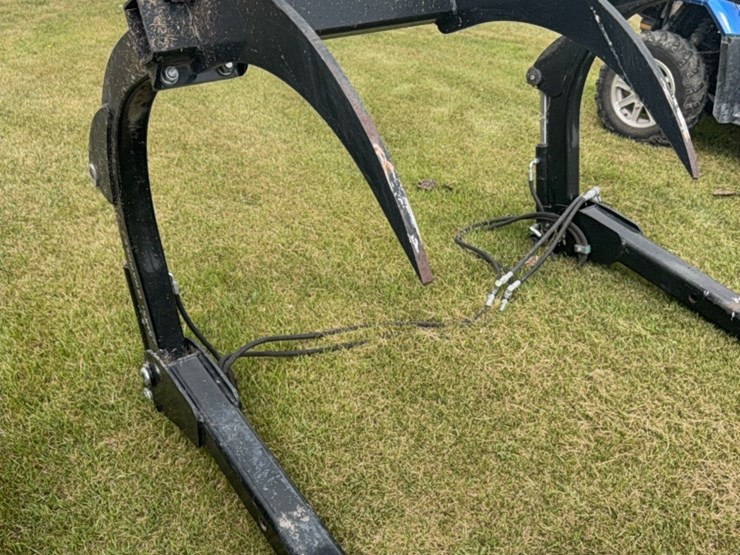 grapple-fork,-like-new,-came-off-new-holland-6070-tractor-and-loader,-would-fit-others-image-11