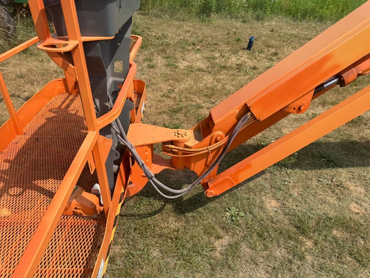 2012-jlg-600aj-image-13