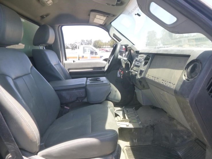 2011-ford-f550-image-12