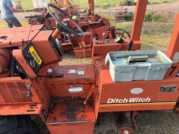 ditch-witch-350sx-image-24