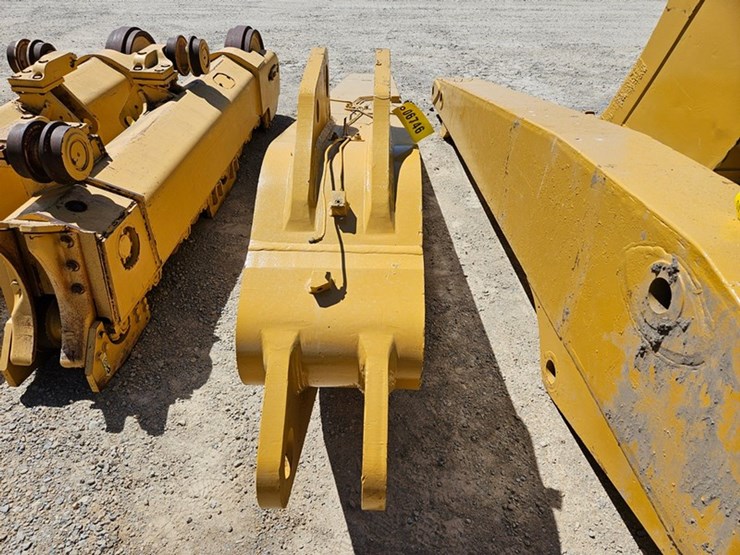 caterpillar-15-image-2
