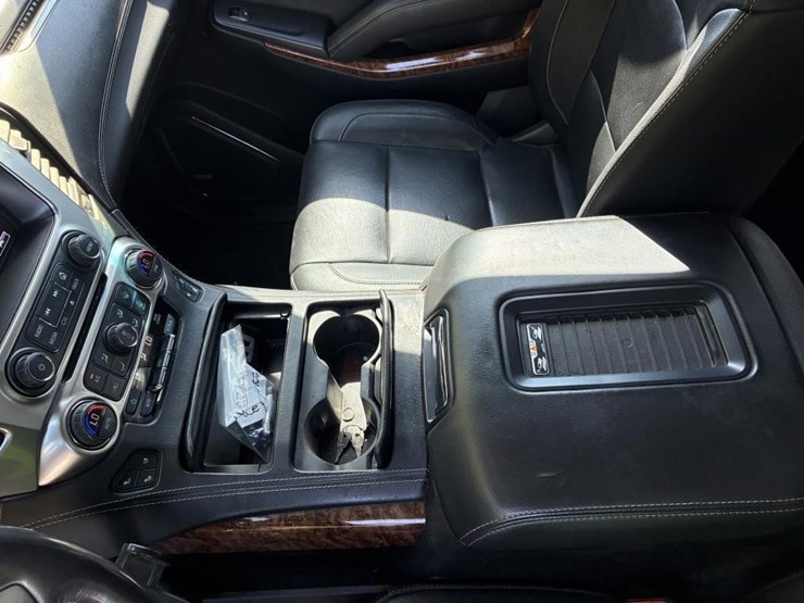 2018-chevrolet-suburban-image-24