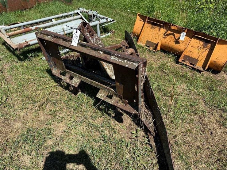 skidsteer-mount-silage-pusher-image-1