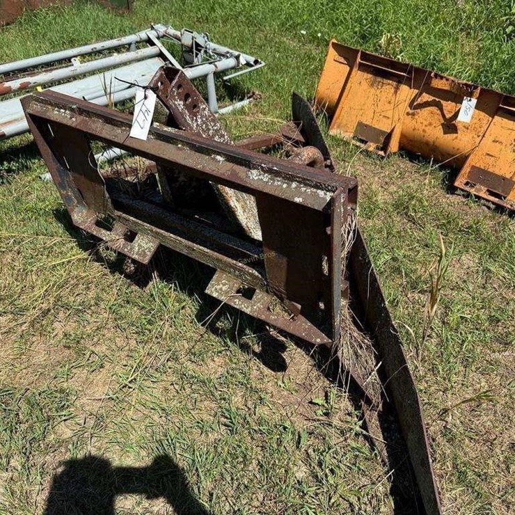 Skidsteer Mount Silage Pusher