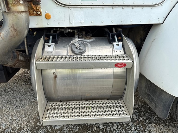 2007-peterbilt-335-image-44