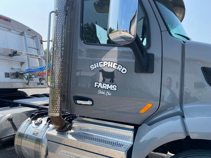 2019-peterbilt-579-image-10