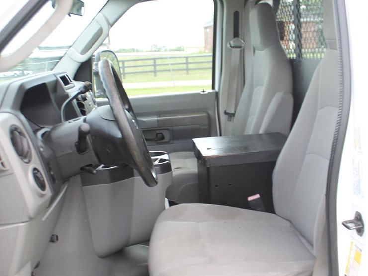 2010-ford-e250-image-7