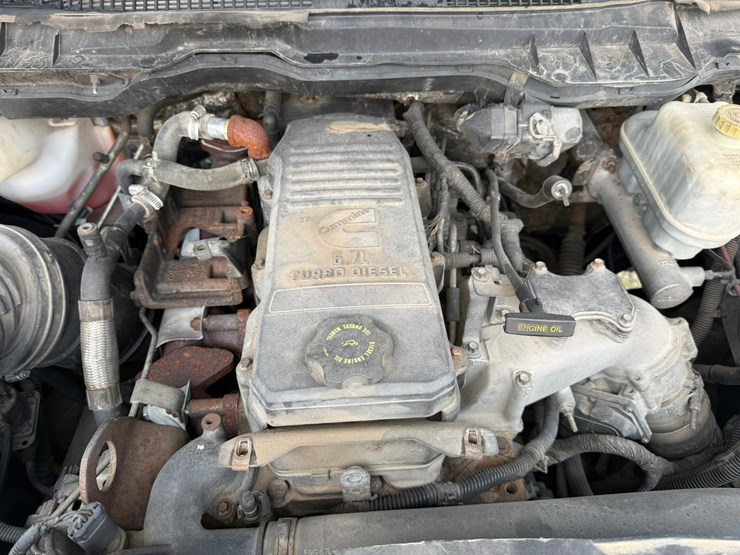 2011-dodge-3500-image-15