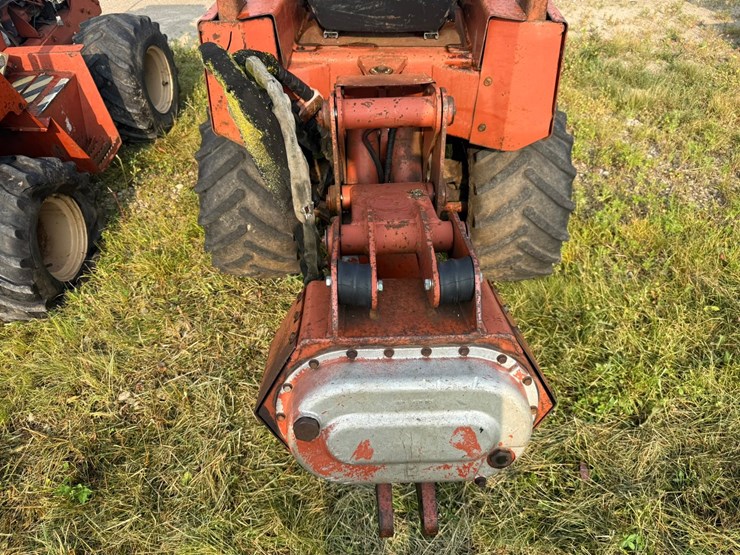 ditch-witch-350sx-image-30