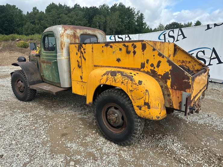 1953-dodge-power-wagon-image-3