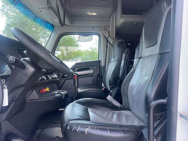 2022-kenworth-t680-image-22
