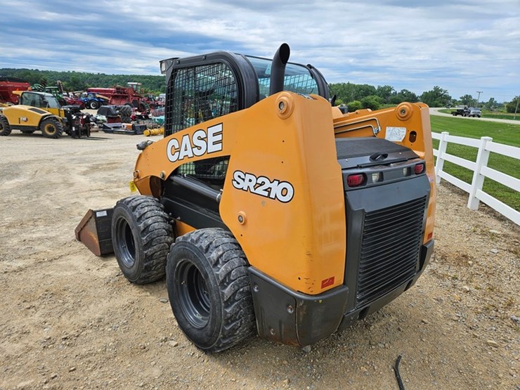 2019-case-sr210-image-3