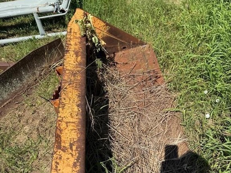 case-skid-steer-bucket-image-3