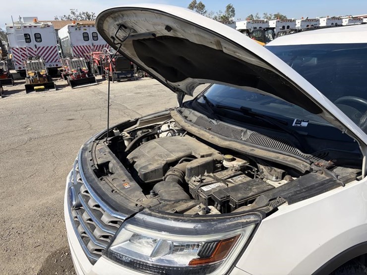 2017-ford-explorer-xlt-image-10