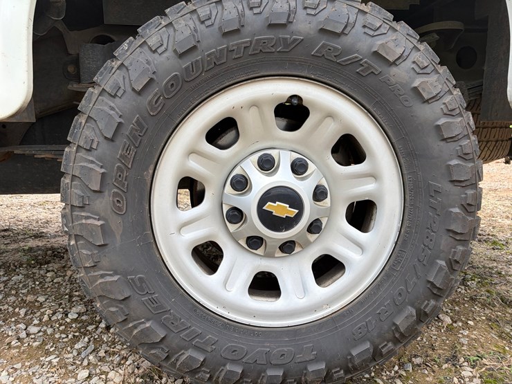 2020-chevrolet-3500hd-image-75