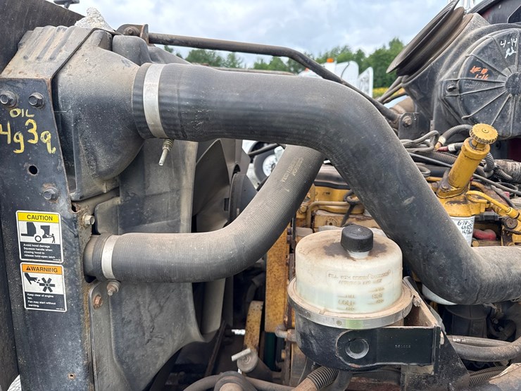2007-peterbilt-335-image-11