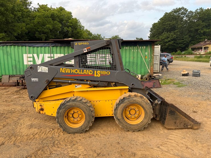 #4069-•-new-holland-ls180-wheeled-skid-steer-image-6