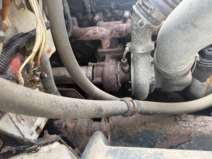 2000-freightliner-fl60-image-22