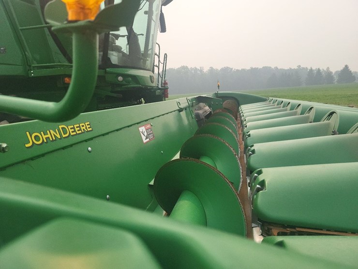 2014-john-deere-612c-corn-head---field-ready-image-21