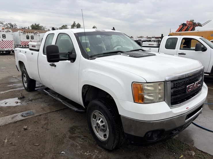 2012-gmc-sierra-2500-image-2