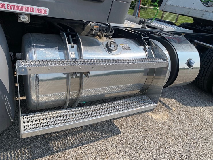 2019-peterbilt-579-image-59