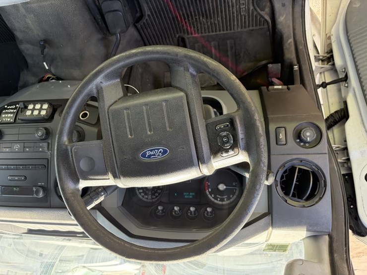 2011-ford-f250-xl-image-15