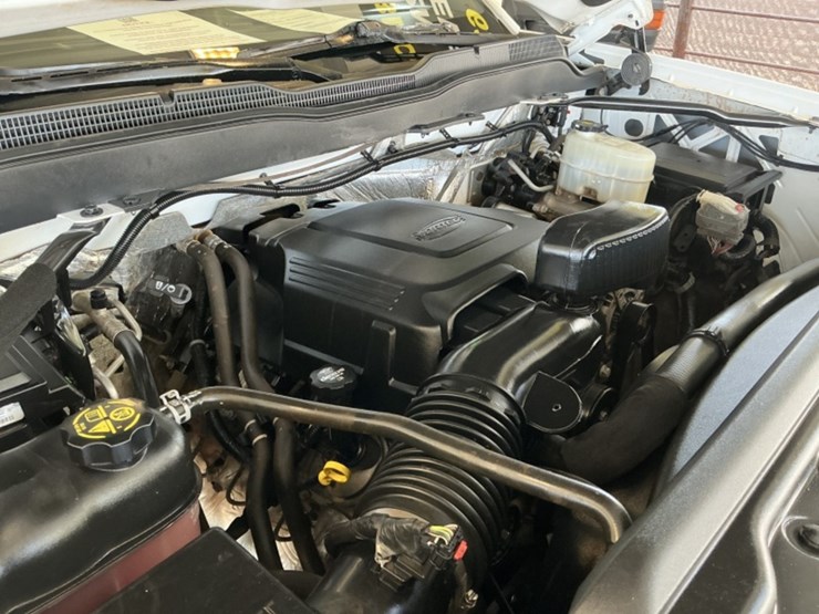 2017-chevrolet-3500hd-image-13