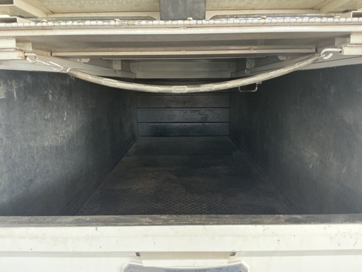 2017-chevrolet-3500hd-image-10