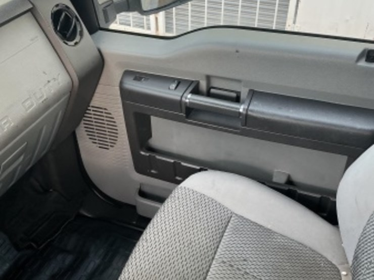 2015-ford-f550-image-24