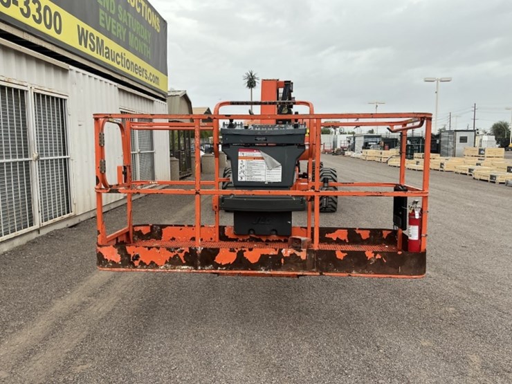 2009-jlg-800a-image-3