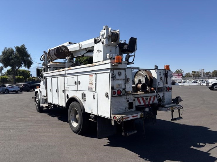 2000-freightliner-fl80-service-utility-truck-image-4