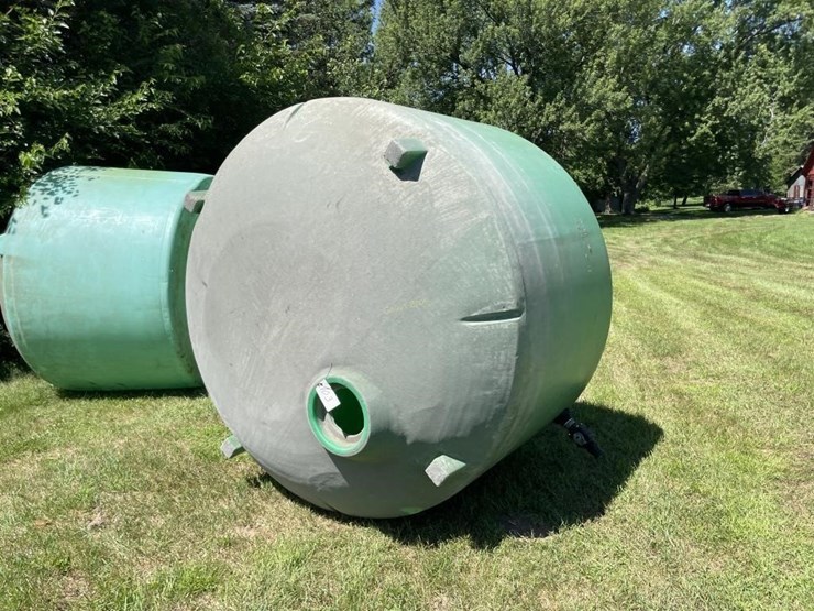 poly-tank-w/valve-image-1