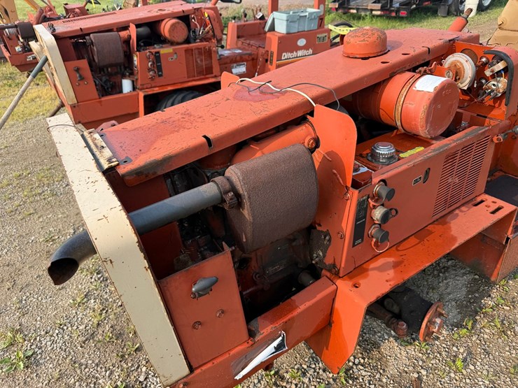 ditch-witch-350sx-image-11
