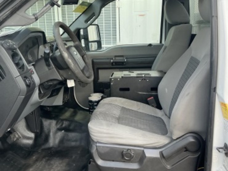2015-ford-f550-image-26