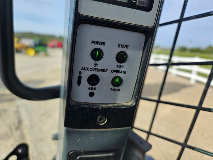 new-holland-l218-image-26