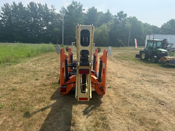 2016-jlg-t350-image-4