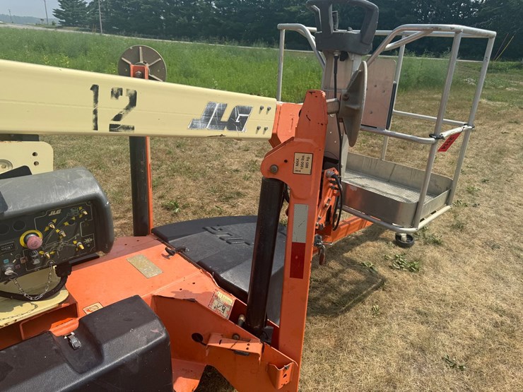 2016-jlg-t350-image-17