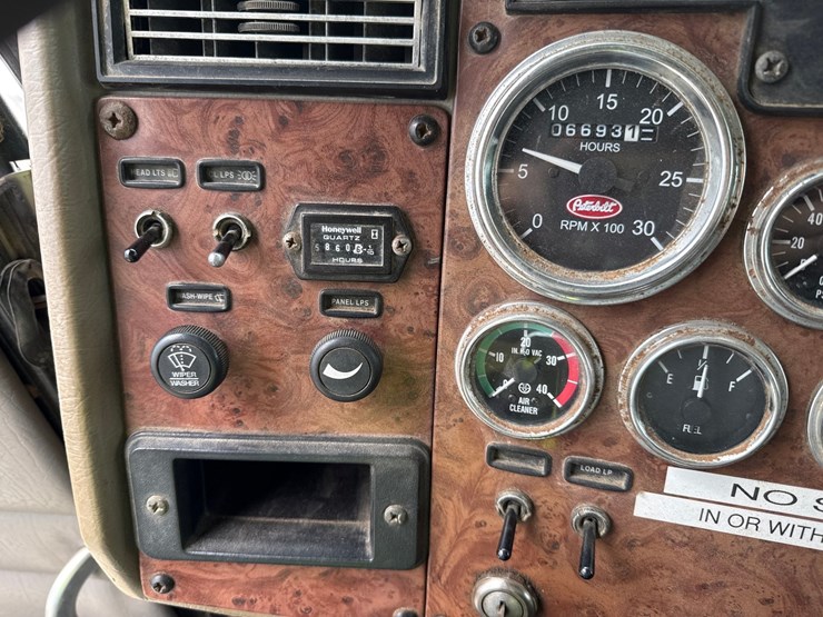 2007-peterbilt-335-image-84