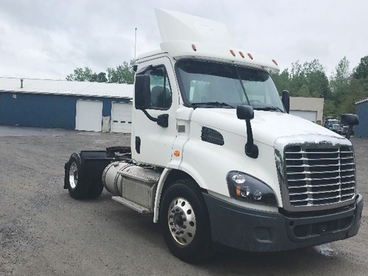 2018-freightliner-cascadia-113-image-1