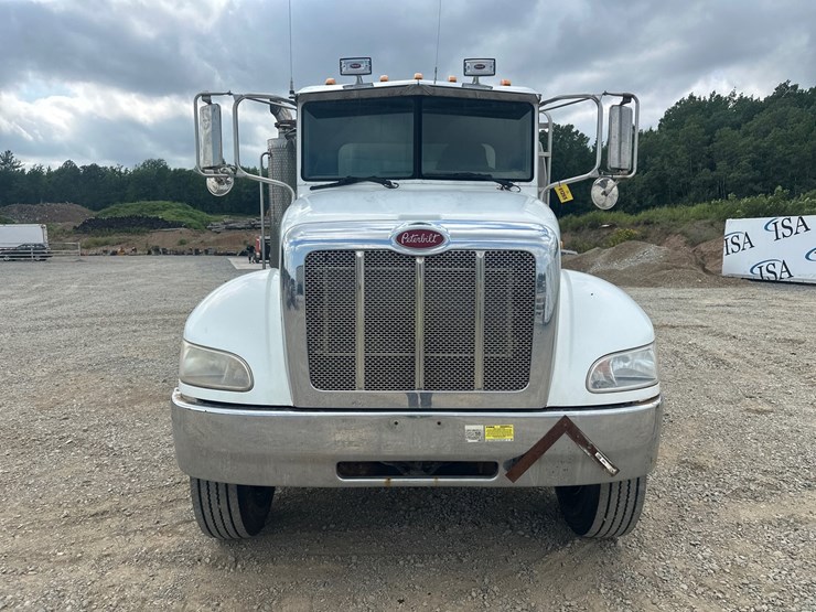 2007-peterbilt-335-image-7