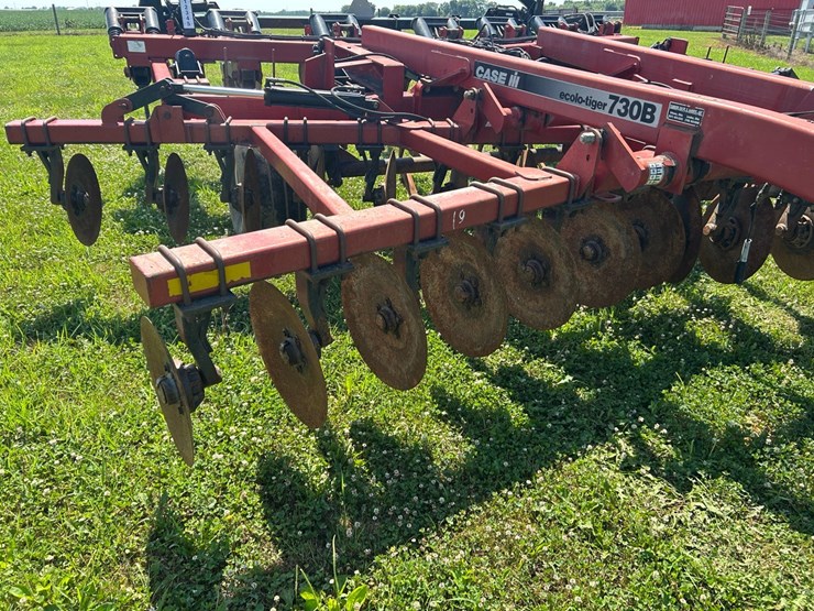 case-ih-730b-ecolo-tiger-ripper-image-32