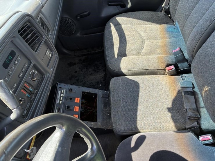 2003-chevrolet-silverado-2500-image-16