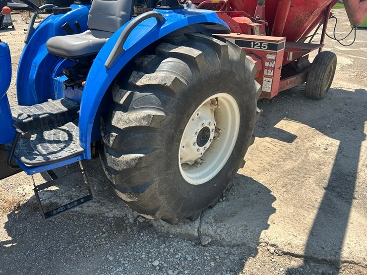 2004-new-holland-tc55da-tractor-image-13