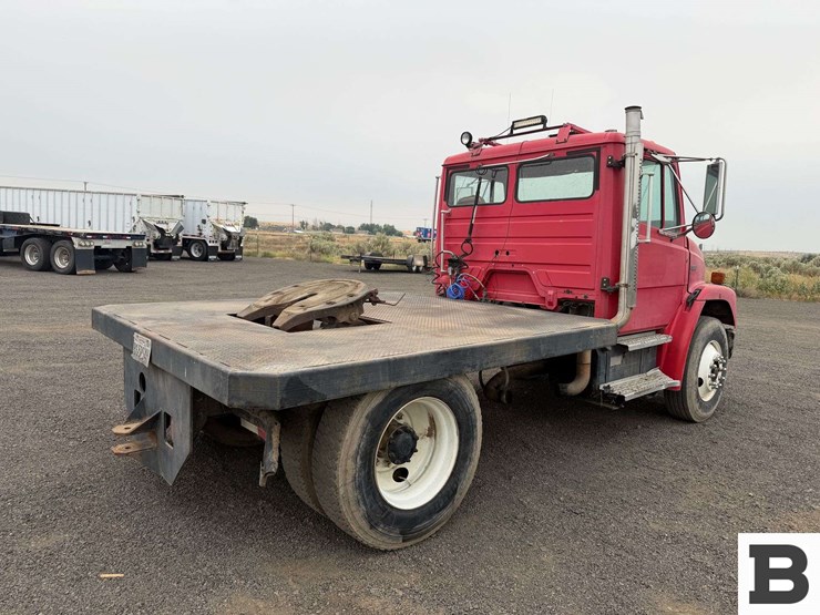 1999-freightliner-fl80-image-4