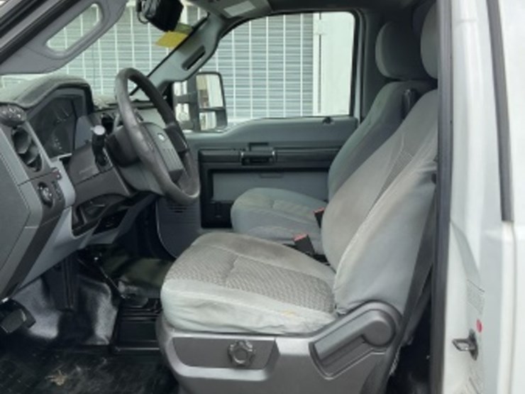 2015-ford-f550-image-26