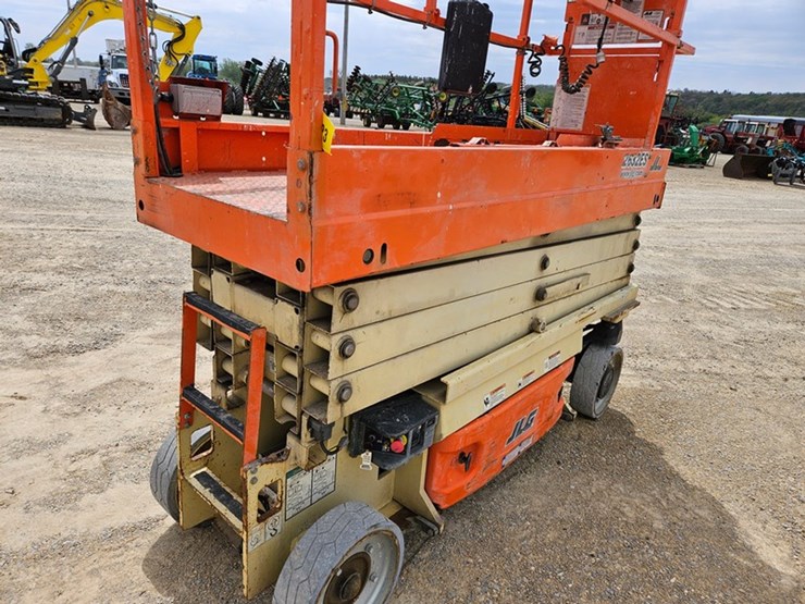 2015-jlg-2632es-image-21